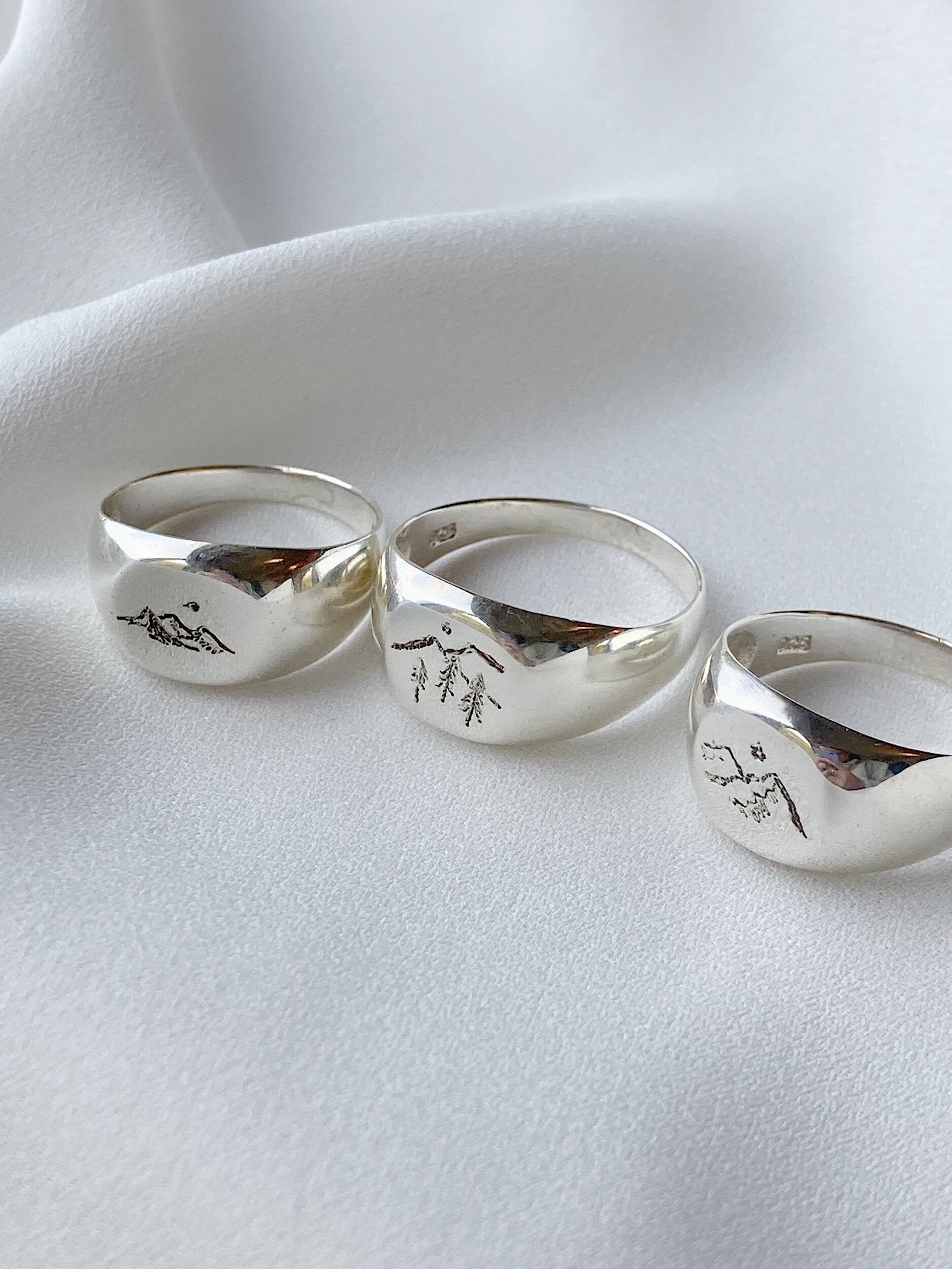 Engraved signet ring